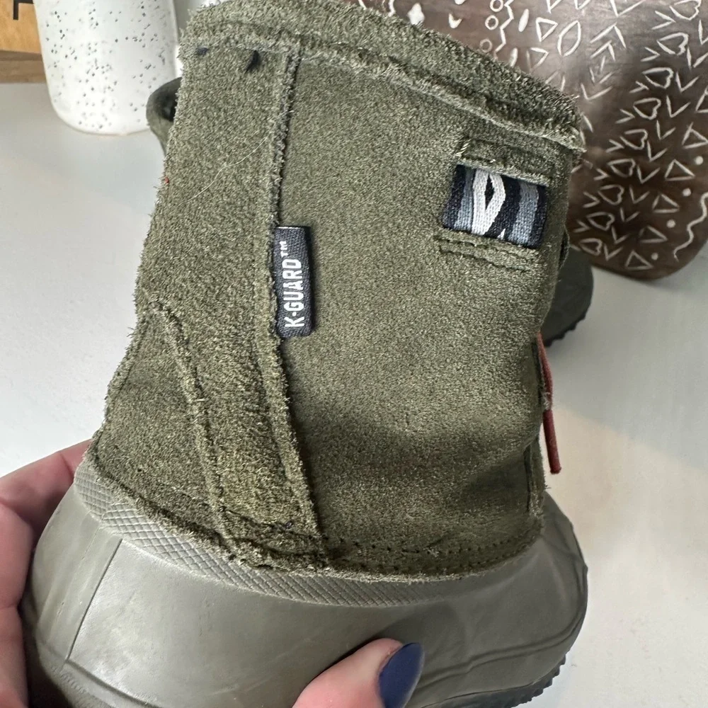 Khombu Olive Green Outdoor Crest Duck Boots with Orange Laces Women's - Size 9